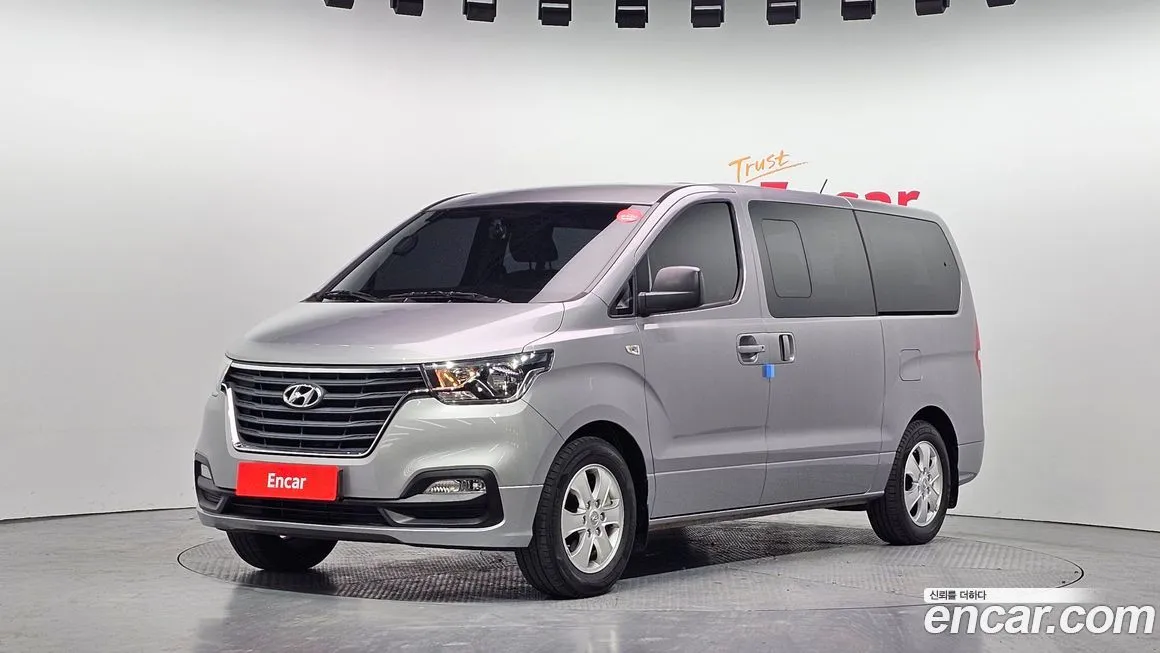 Hyundai Starex — фото 1