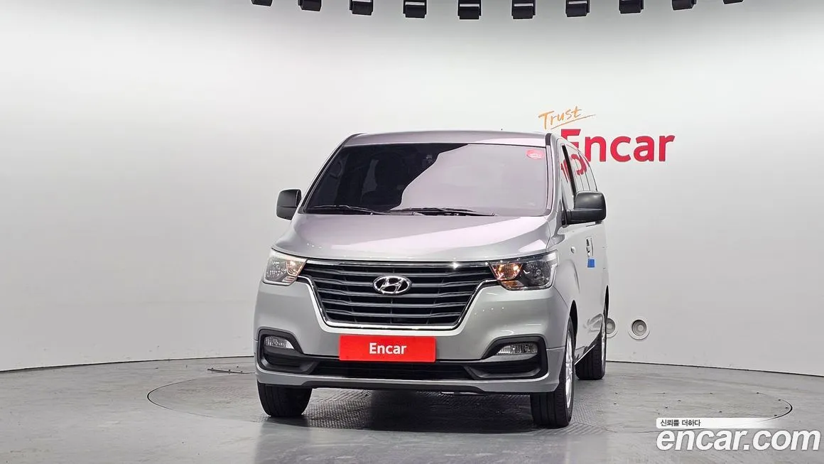 Hyundai Starex — фото 2