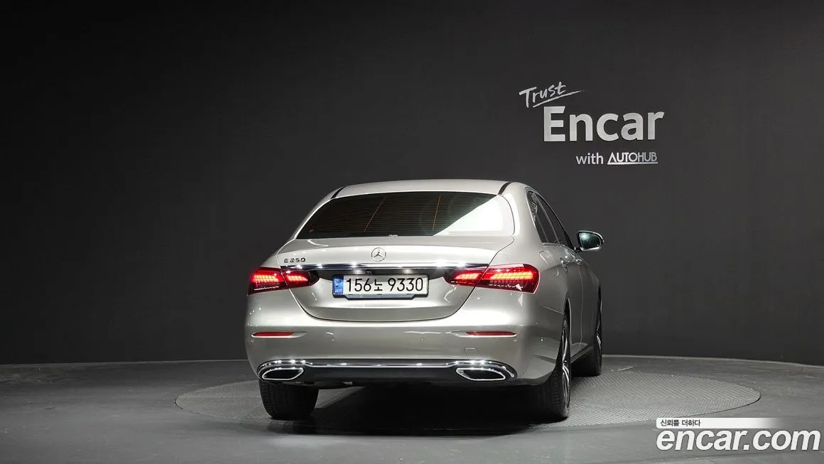 Mercedes-Benz E-Class — фото 2