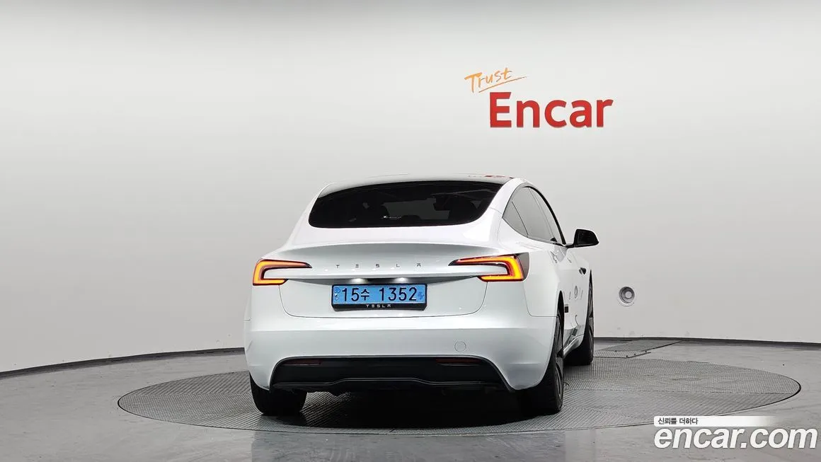 Tesla Model 3 2024 из KR, фото 2