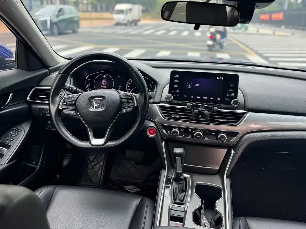 Honda Accord — фото 9