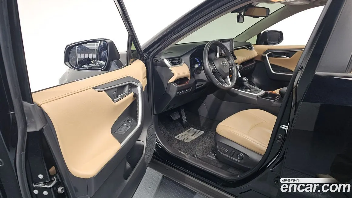 Toyota RAV4 — фото 10