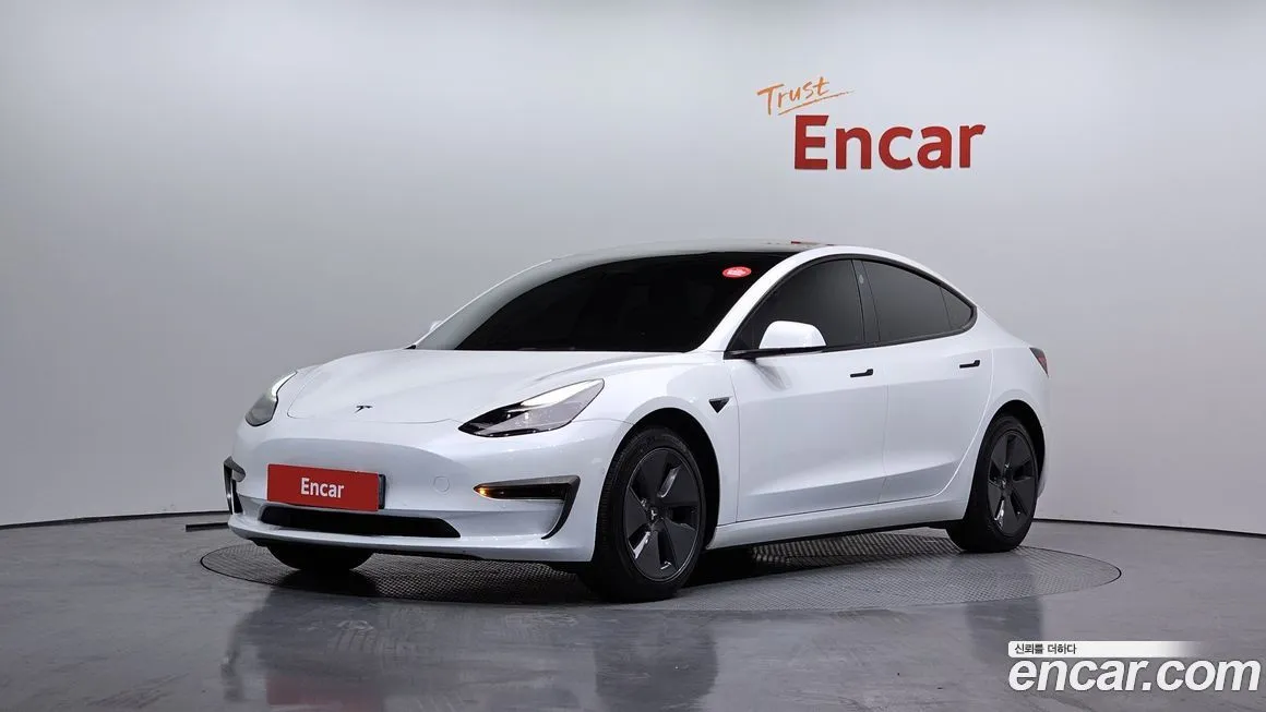 Tesla Model 3 — фото 1