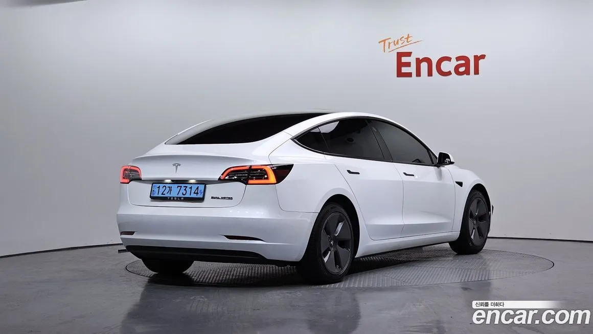 Tesla Model 3 — фото 9