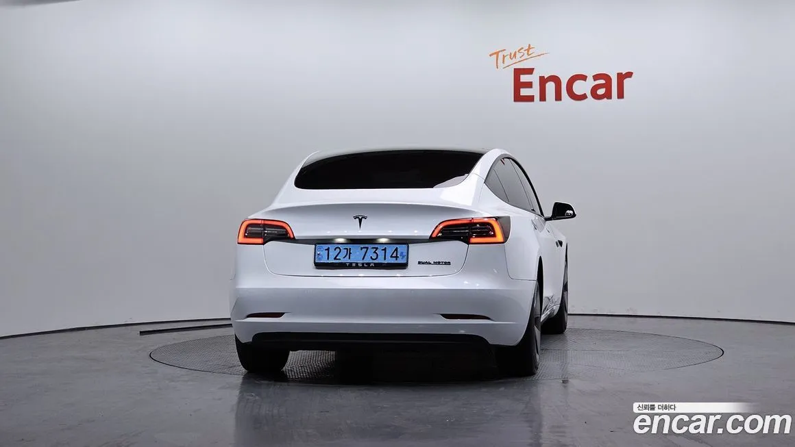 Tesla Model 3 — фото 2