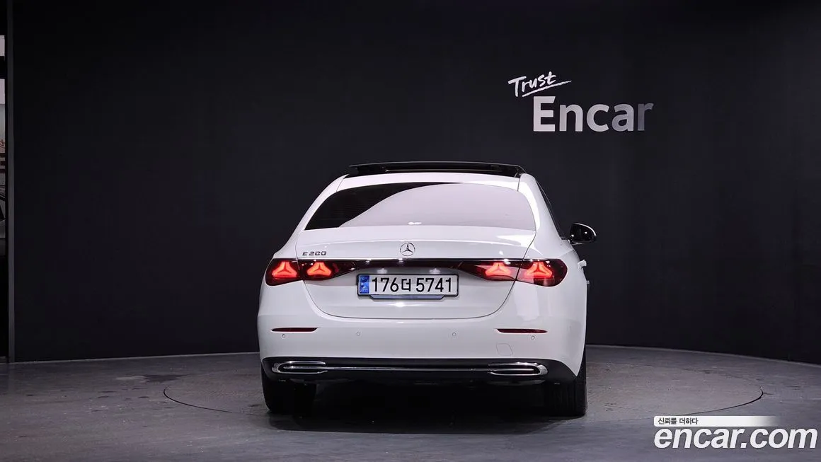 Mercedes-Benz E-Class — фото 5
