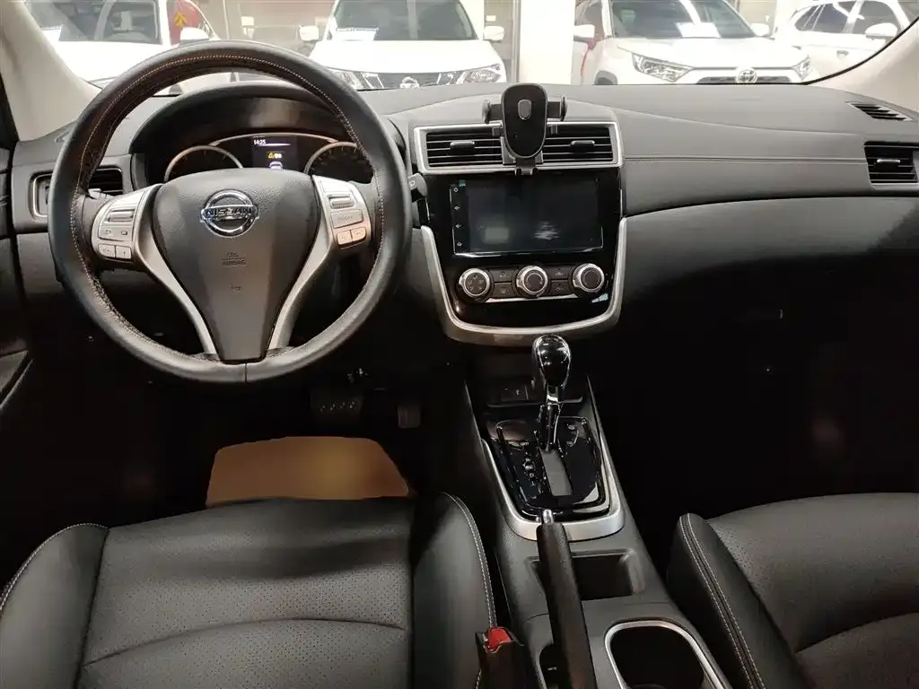 Nissan Tiida 2024 из CN, фото 4