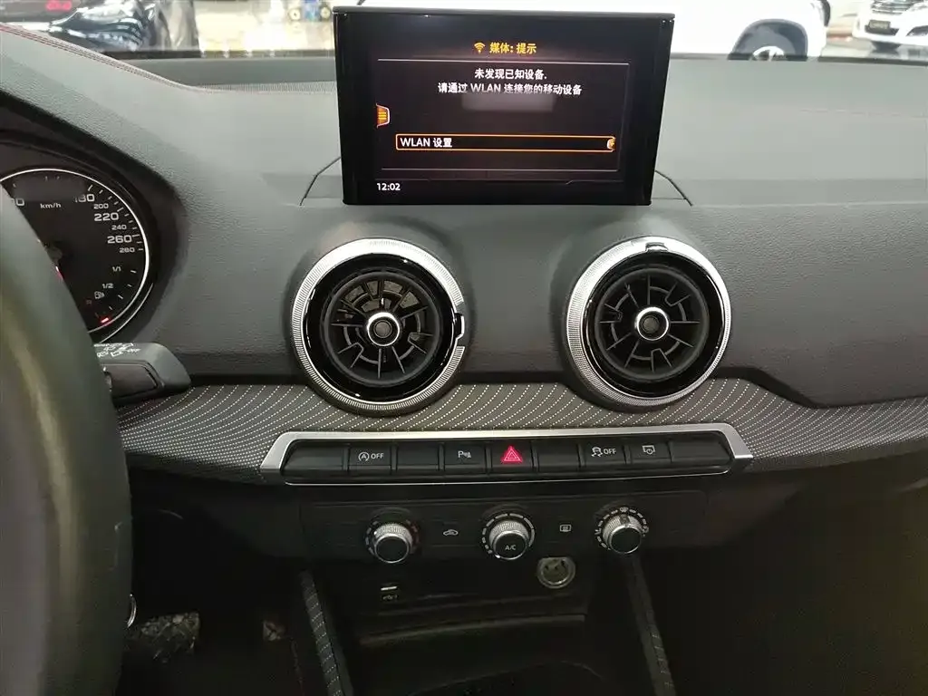 Audi Q2L 2023 из CN, фото 10