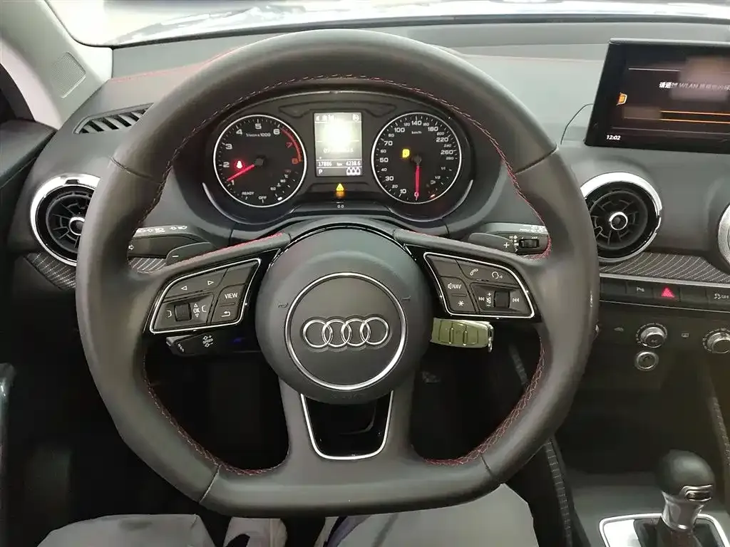 Audi Q2L 2023 из CN, фото 7