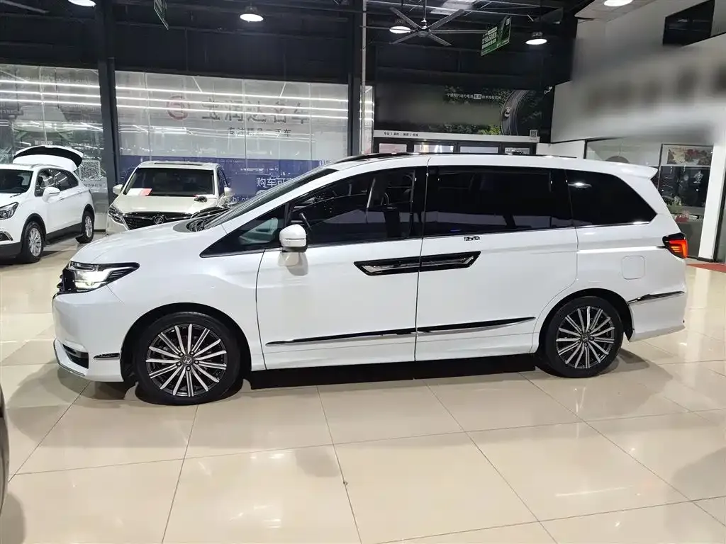 Honda Elysion 2023 из CN, фото 8