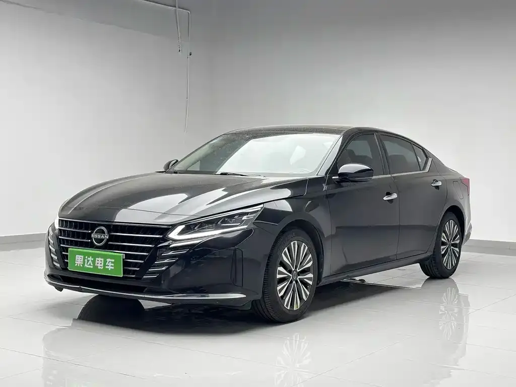 Nissan Teana — фото 1