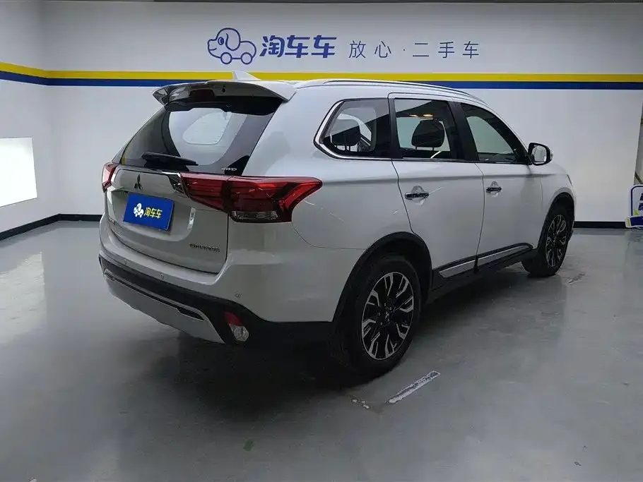 Mitsubishi Outlander 2021 из CN, фото 2