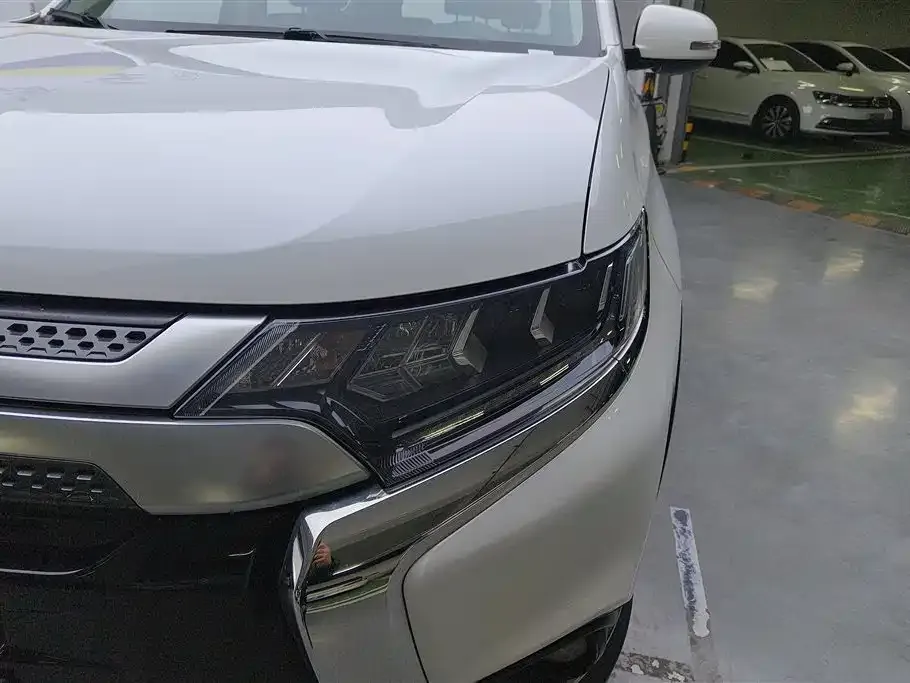 Mitsubishi Outlander 2021 из CN, фото 5