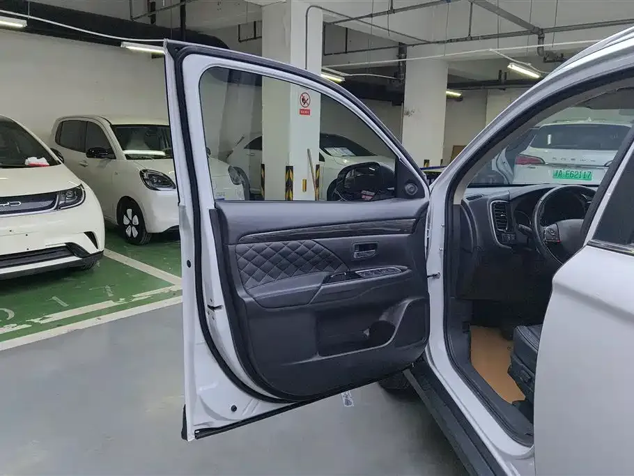 Mitsubishi Outlander 2021 из CN, фото 8
