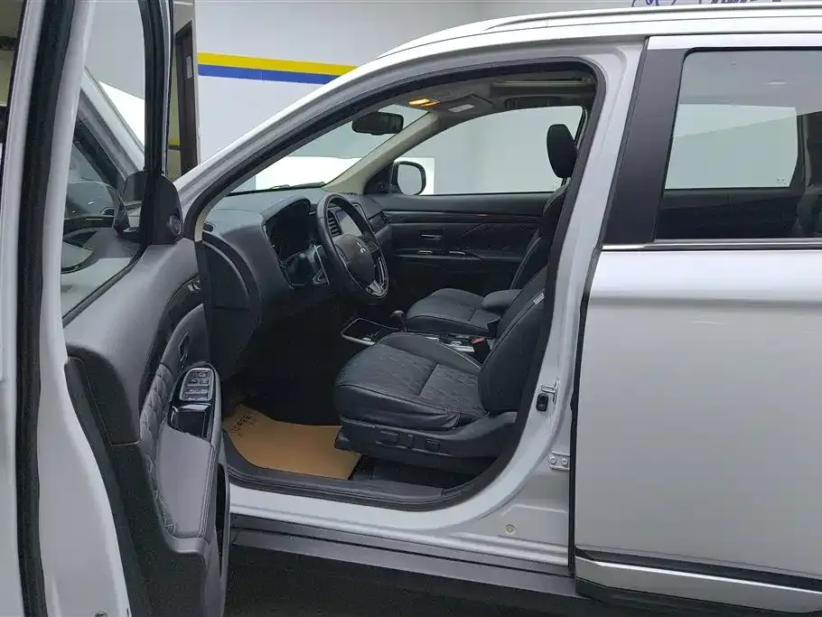 Mitsubishi Outlander 2021 из CN, фото 6