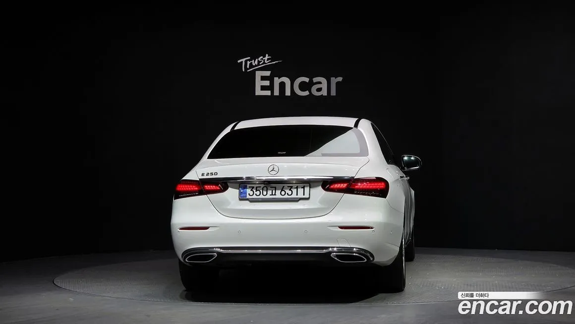 Mercedes-Benz E-Class — фото 6