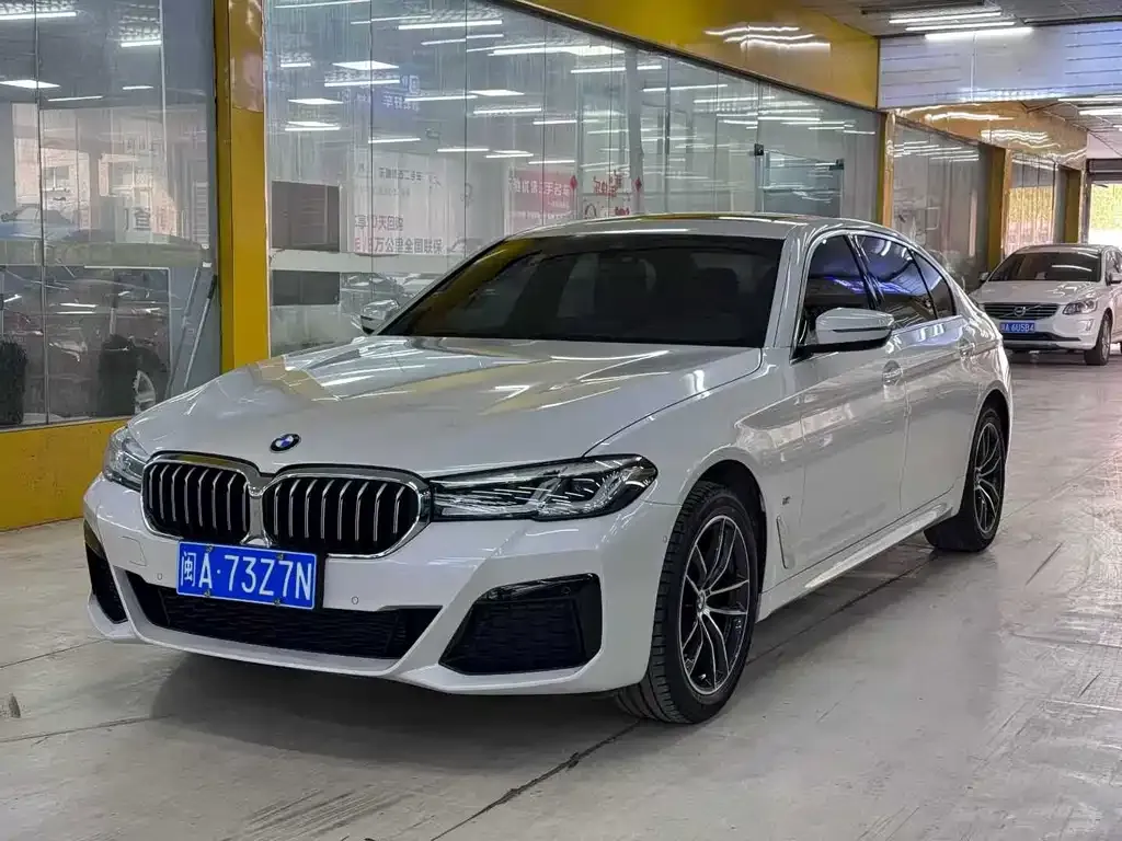 BMW 5 Series — фото 1