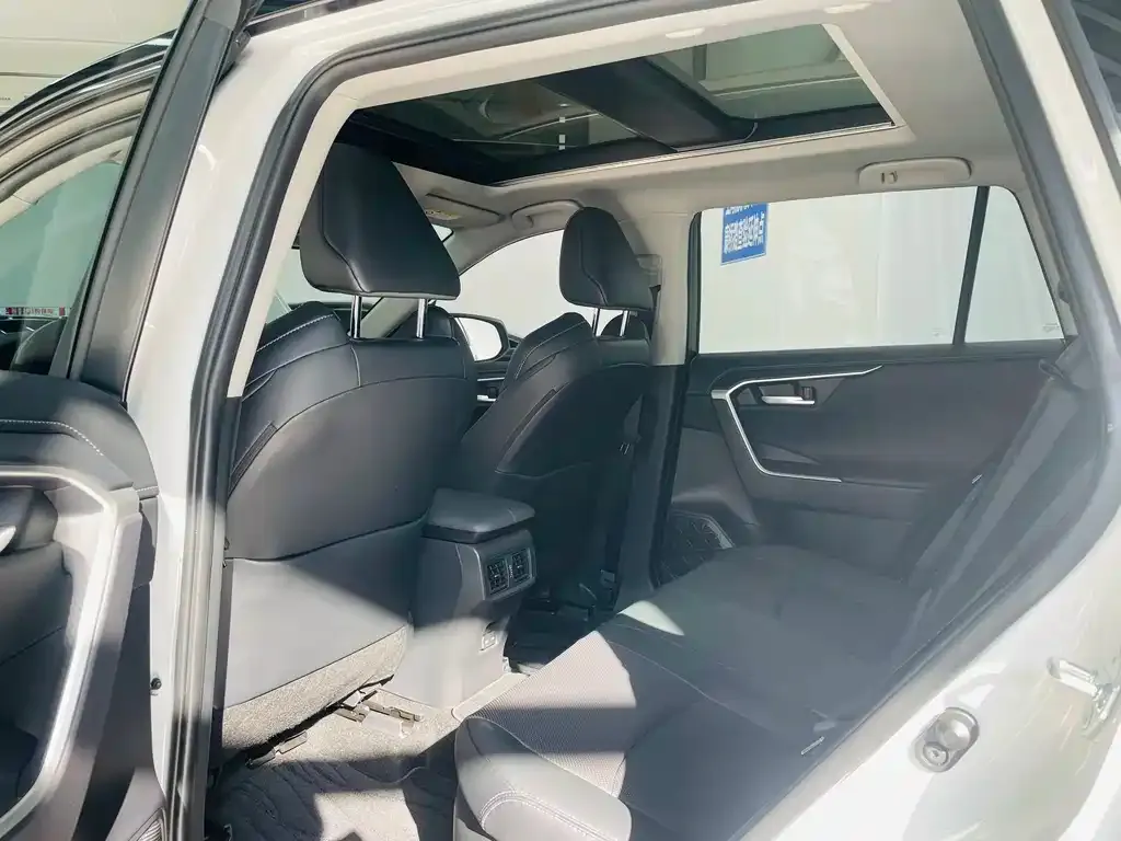 Toyota Wildlander 2023 из CN, фото 10