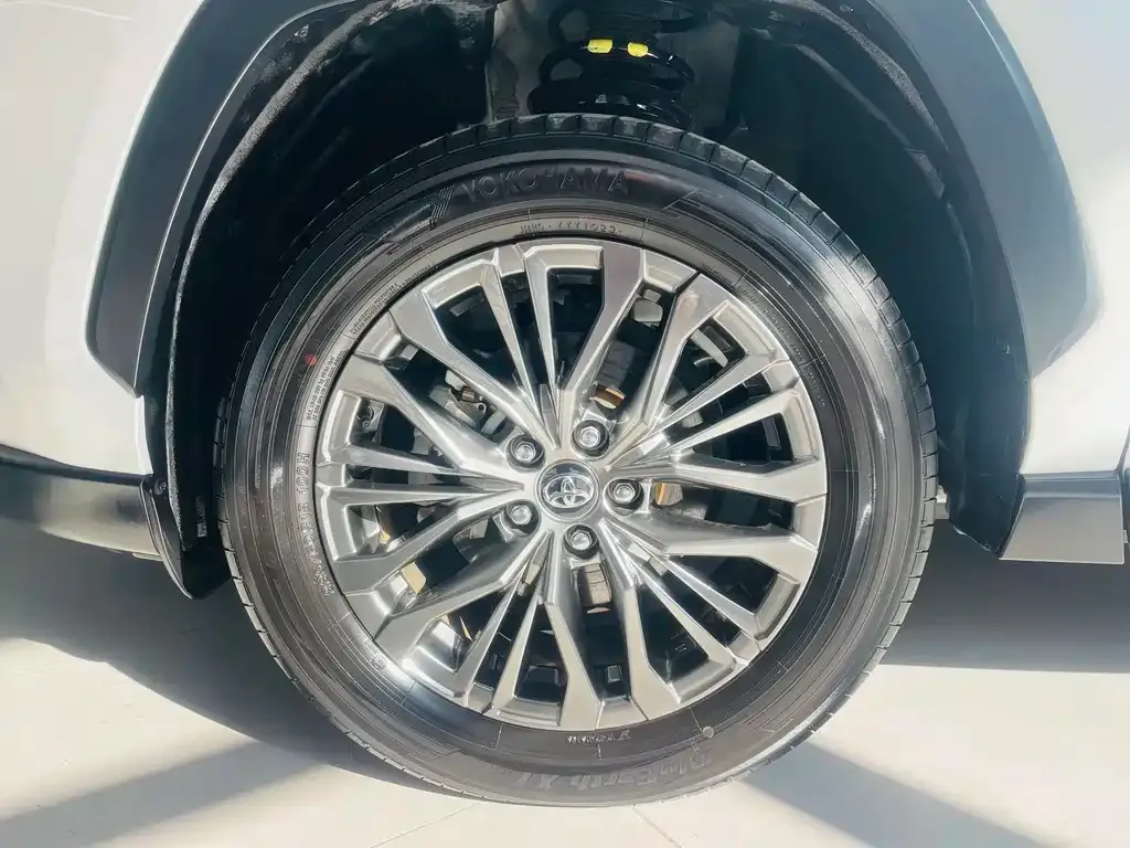 Toyota Wildlander 2023 из CN, фото 3