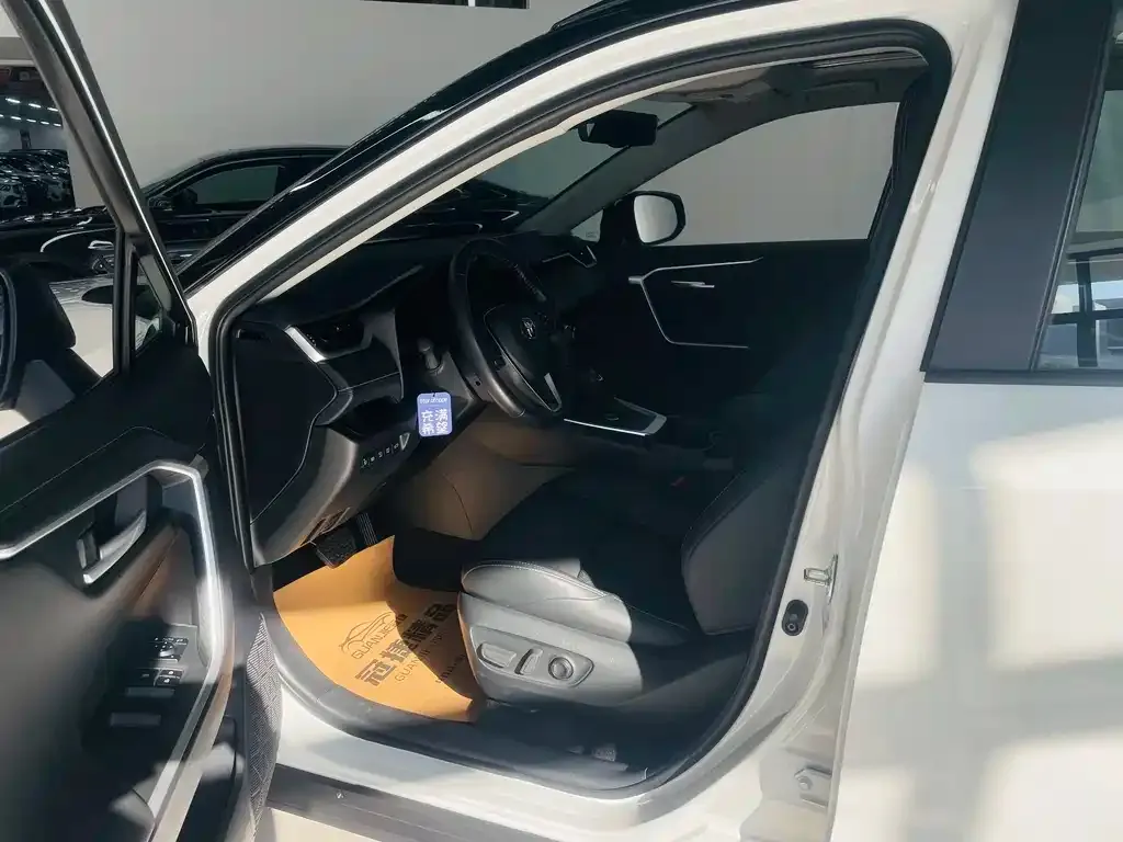 Toyota Wildlander 2023 из CN, фото 4
