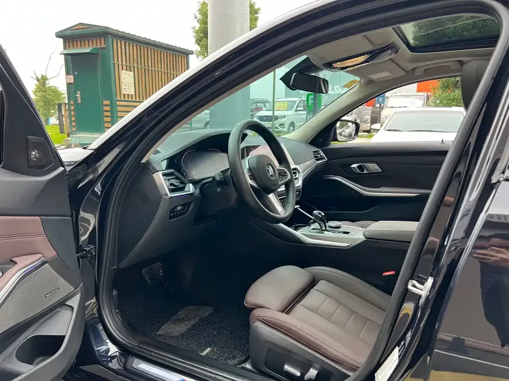 BMW 3 Series 2021 из CN, фото 2