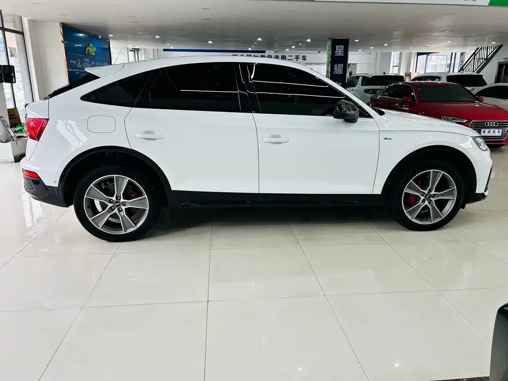 Audi Q5L Sportback — фото 3
