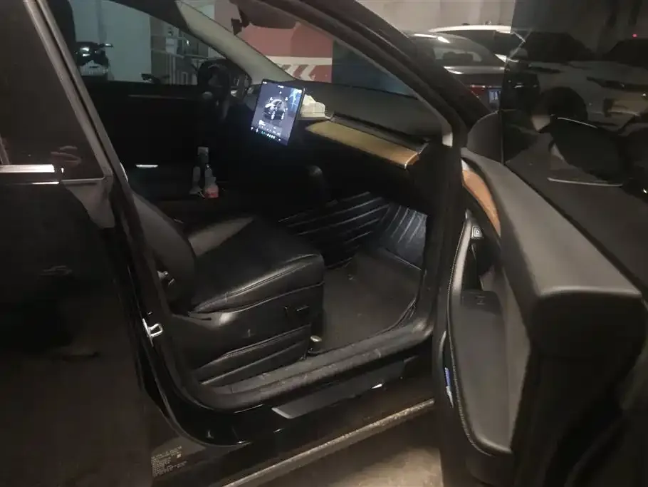 Tesla Model Y 2023 из CN, фото 8