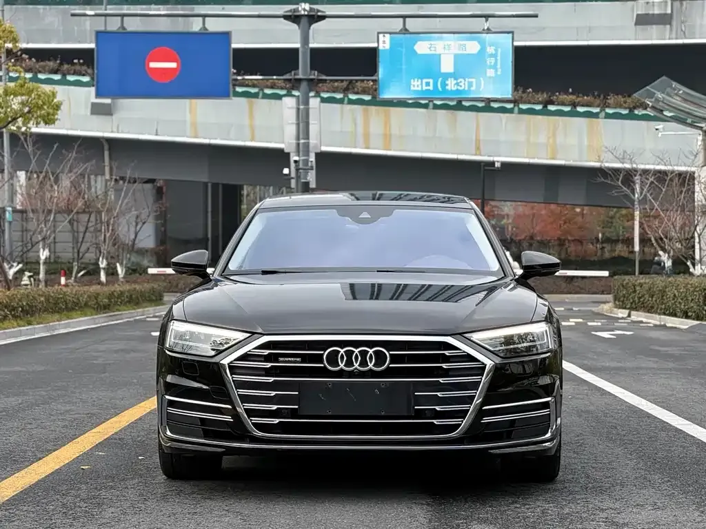 Audi A8 2021 из CN, фото 2