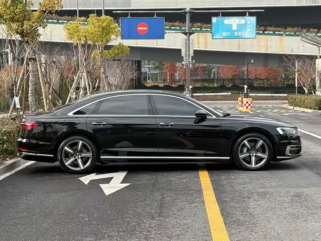 Audi A8 2021 из CN, фото 5