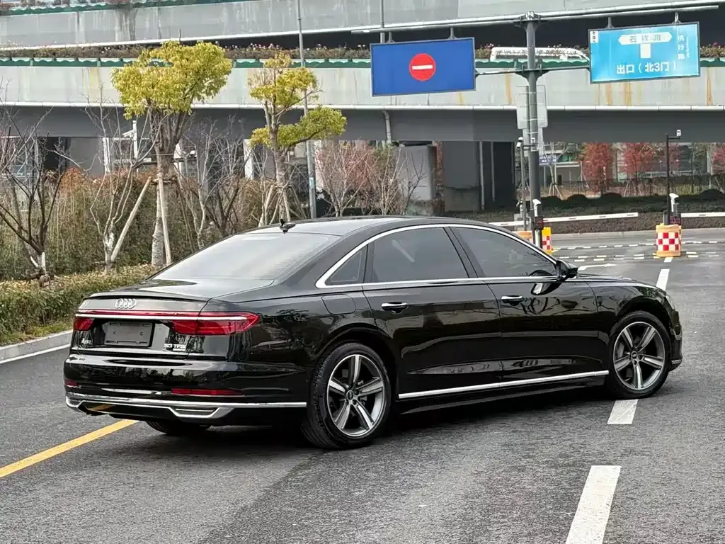 Audi A8 2021 из CN, фото 10