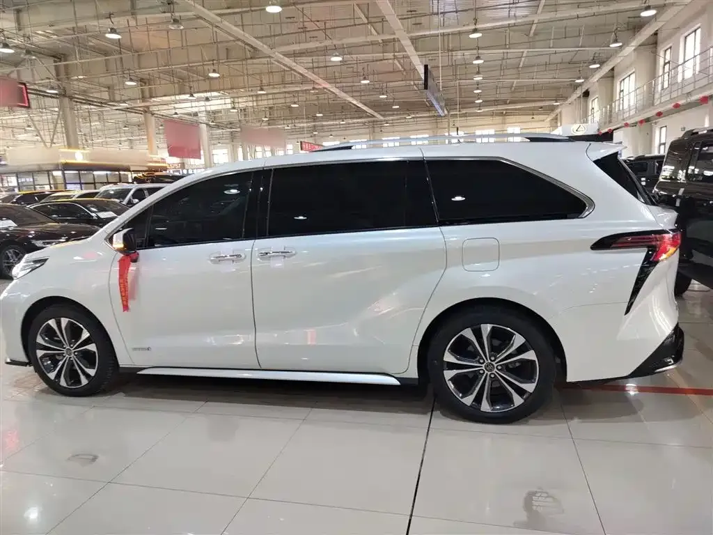 Toyota Granvia 2024 из CN, фото 10