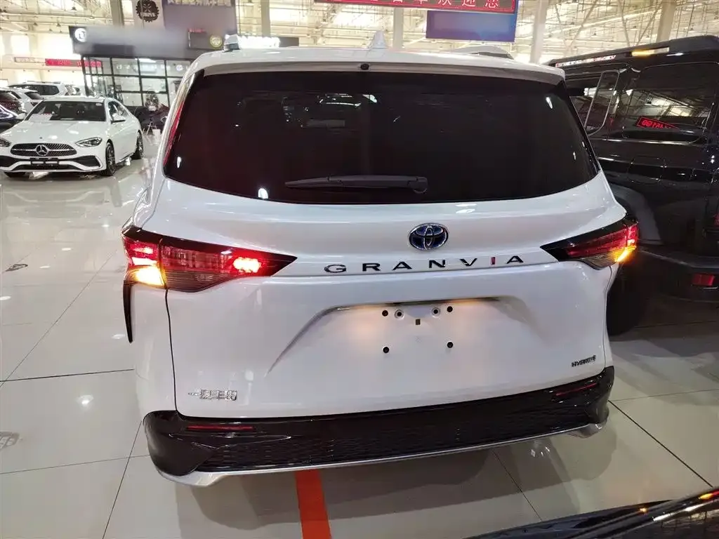 Toyota Granvia 2024 из CN, фото 9