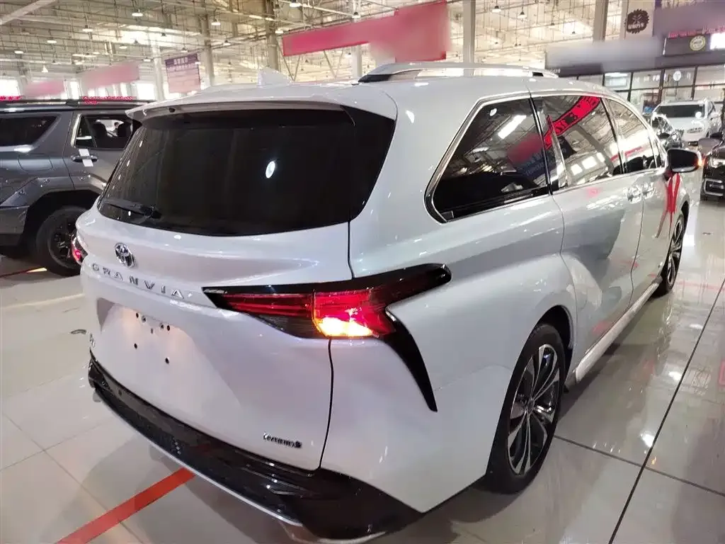 Toyota Granvia 2024 из CN, фото 6