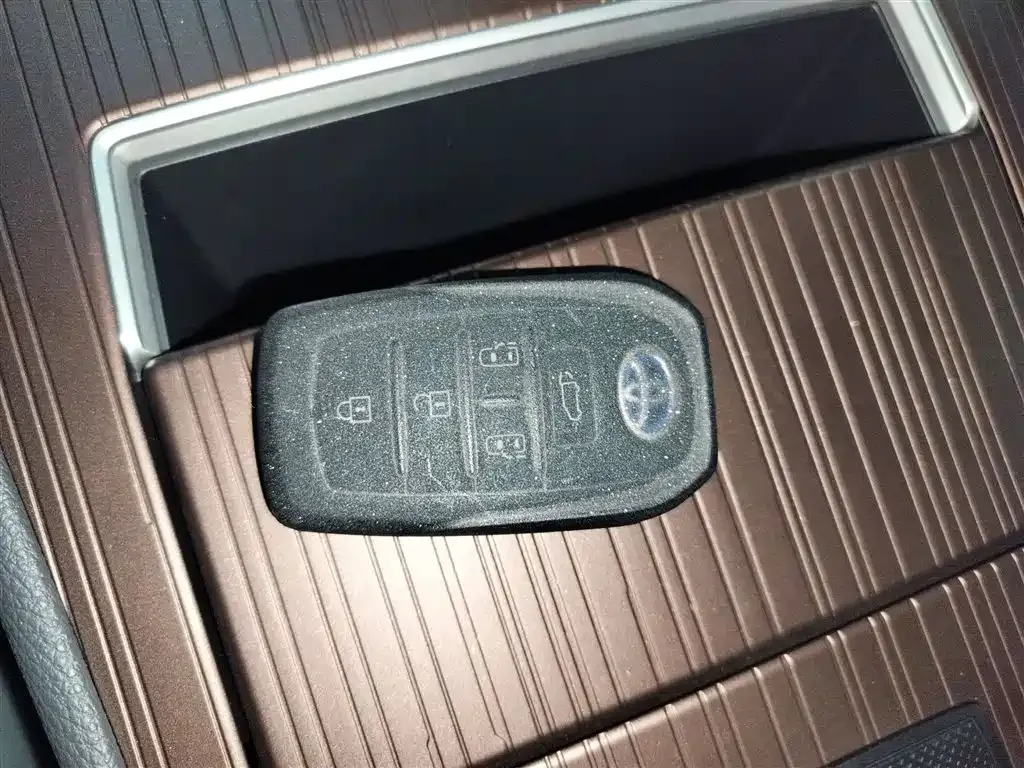 Toyota Granvia 2024 из CN, фото 3
