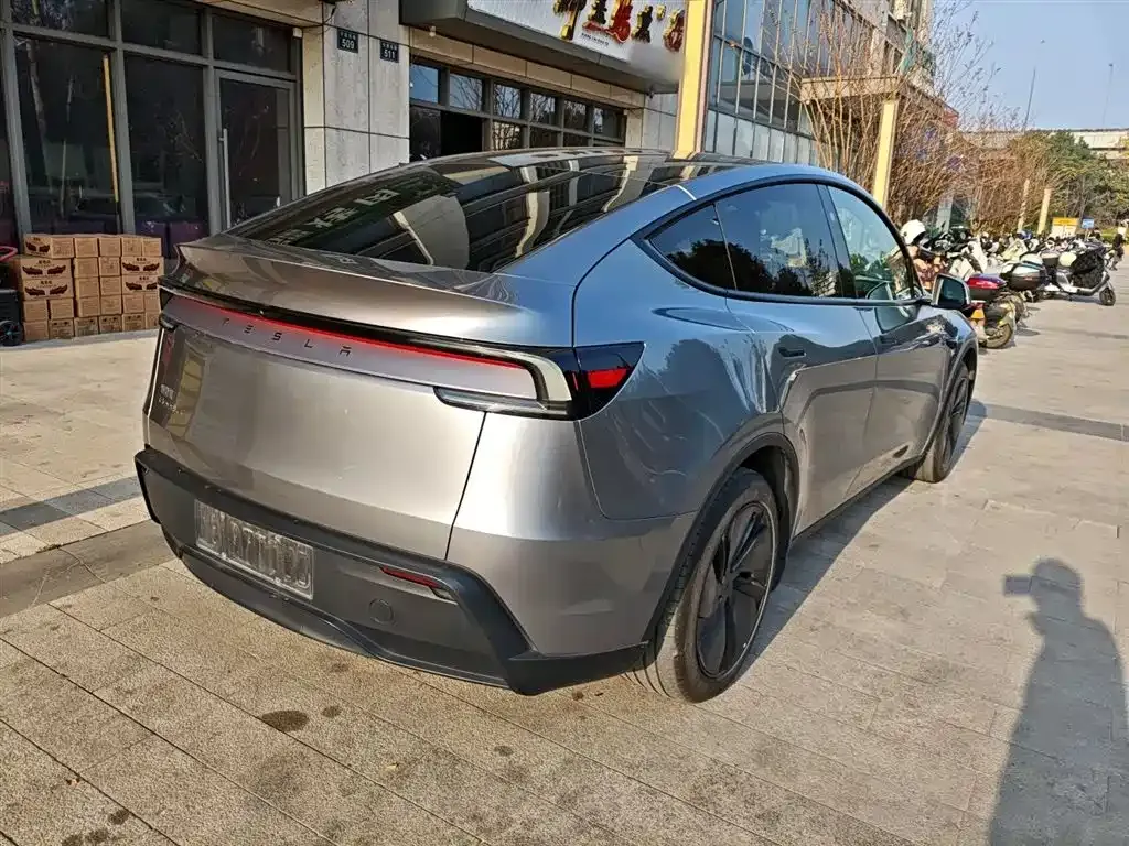 Tesla Model Y 2025 из CN, фото 8