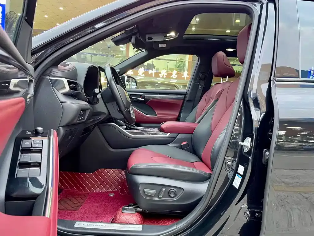 Toyota Crown Kluger 2021 из CN, фото 4