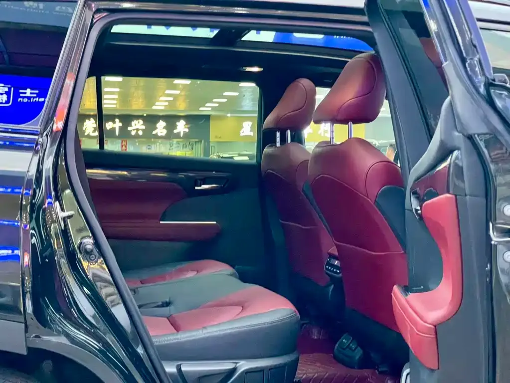 Toyota Crown Kluger 2021 из CN, фото 2