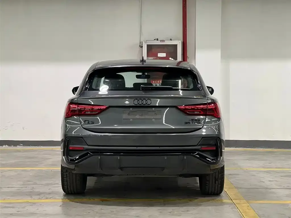 Audi Q3 Sportback 2023 из CN, фото 2