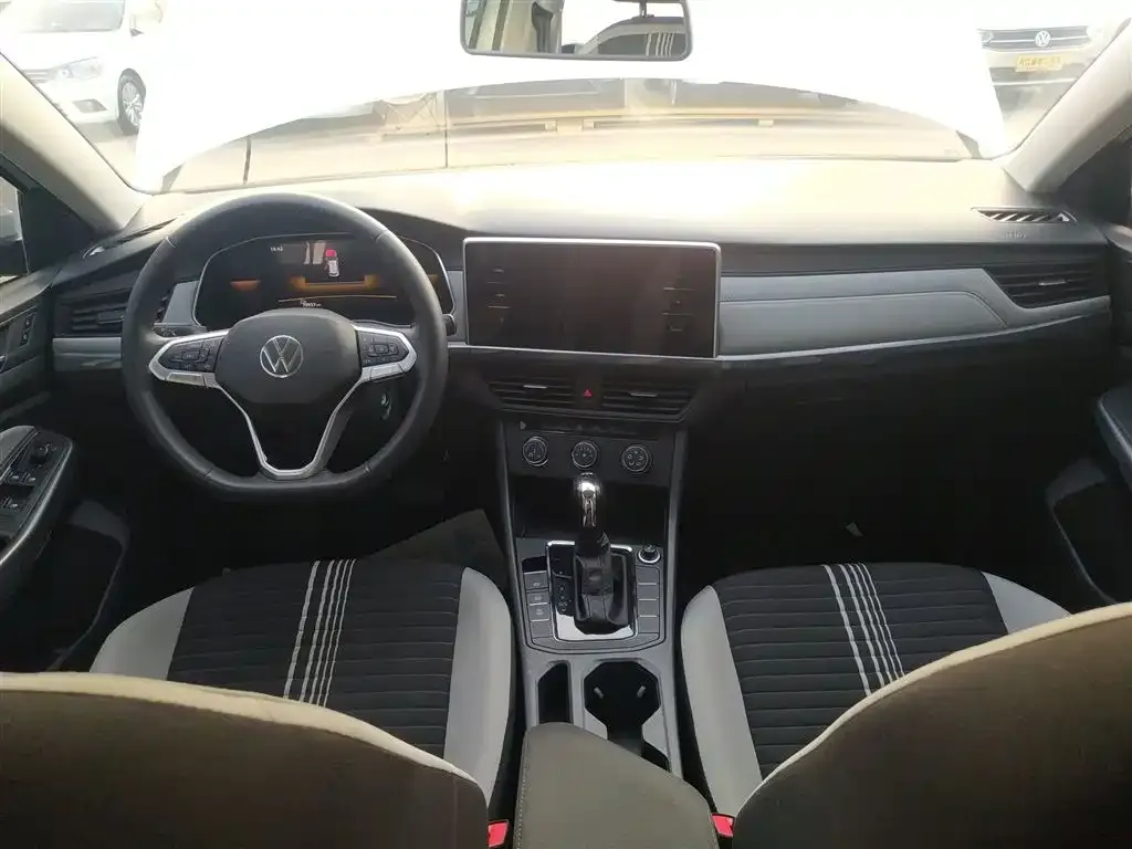 Volkswagen Bora 2023 из CN, фото 10