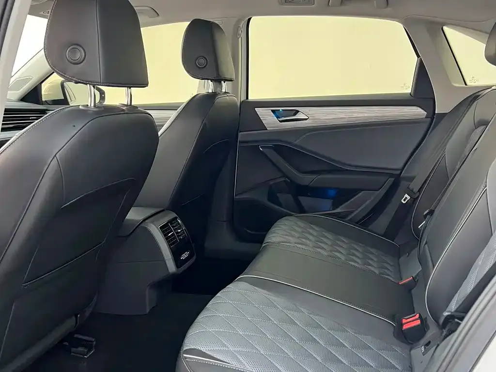 Volkswagen Sagitar 2023 из CN, фото 6