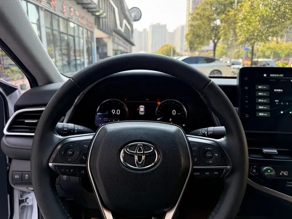 Toyota Camry 2023 из CN, фото 2