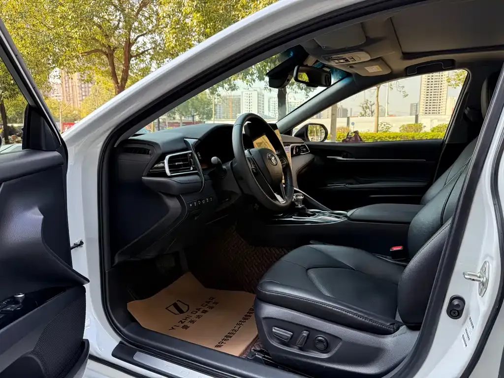 Toyota Camry 2023 из CN, фото 5