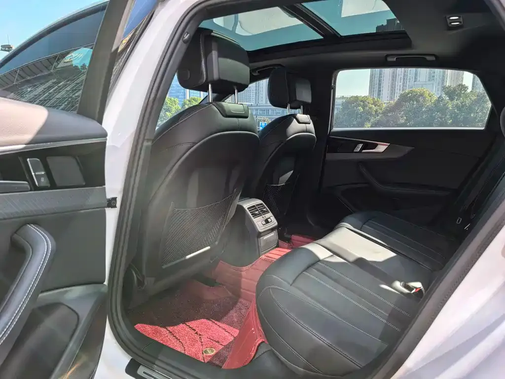 Audi A4L 2024 из CN, фото 4