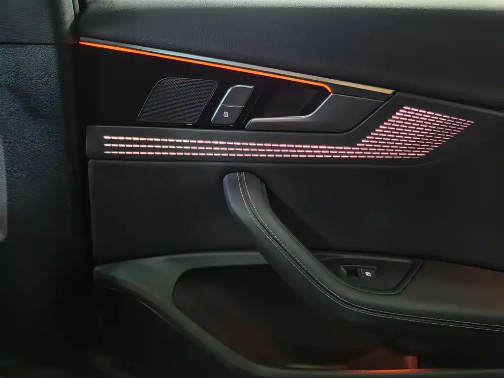Audi A4L 2024 из CN, фото 3