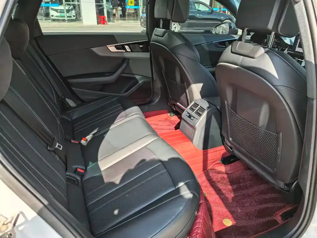 Audi A4L 2024 из CN, фото 9