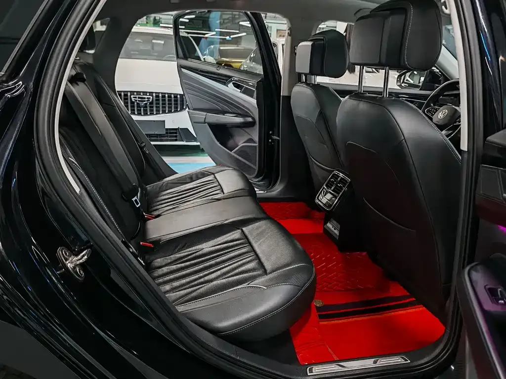 Volkswagen Passat 2023 из CN, фото 8