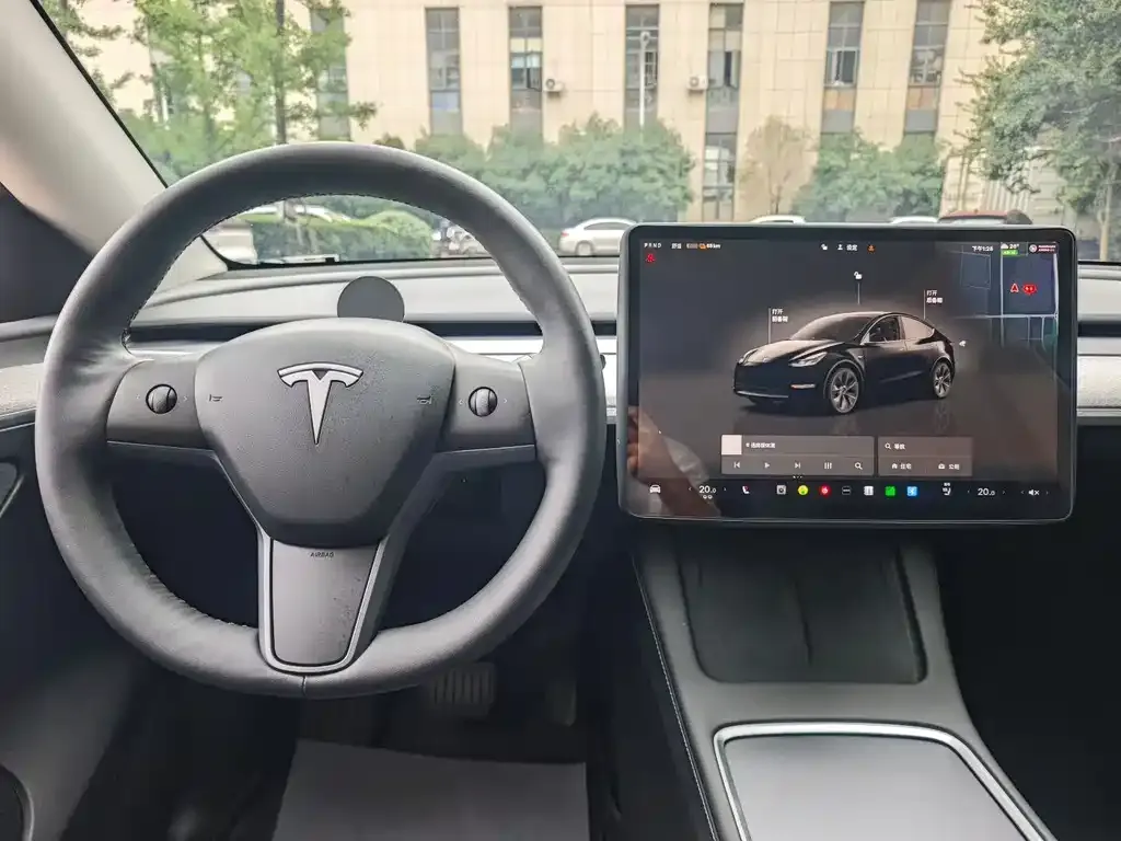 Tesla Model Y — фото 3