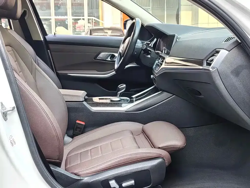 BMW 3 Series 2021 из CN, фото 3
