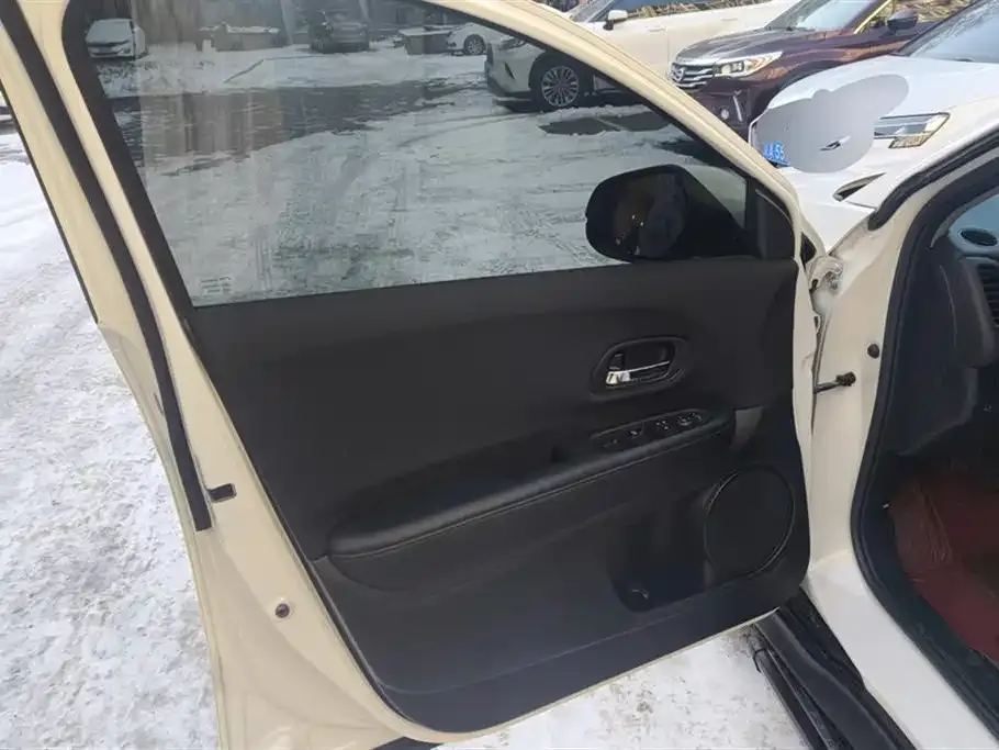 Honda Vezel 2021 из CN, фото 10
