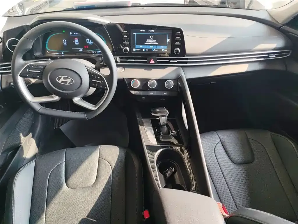 Hyundai Elantra 2025 из CN, фото 2